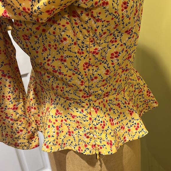 Lulus Women’s Top Low Cut Size Large - Picture 3 of 4